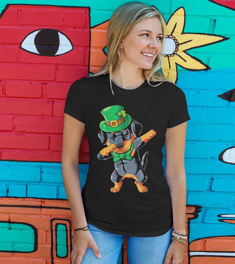 Rottweiler Dabbing Green Leprechaun Hat St Patrick's Day Bow Tie T-Shirt