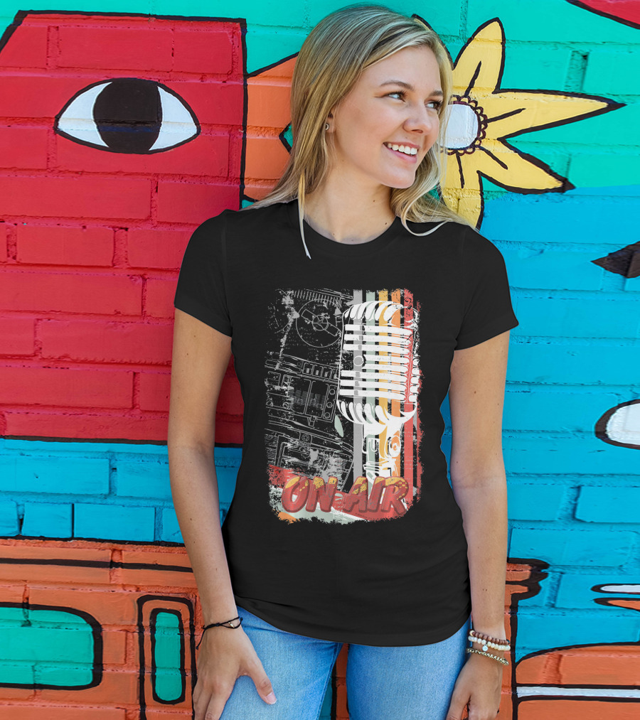 Retro Vintage Microphone On Air Broadcast Stripes T-Shirt