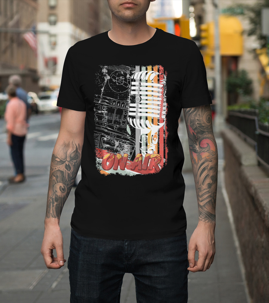 Retro Vintage Microphone On Air Broadcast Stripes T-Shirt