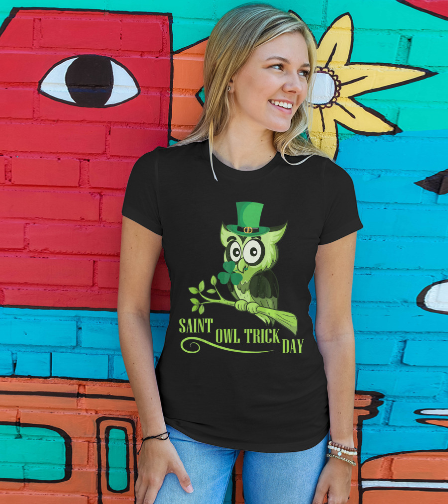 Saint Owl Trick Day Owl With Leprechaun Costume And Shamrock On Tree T-Shirt