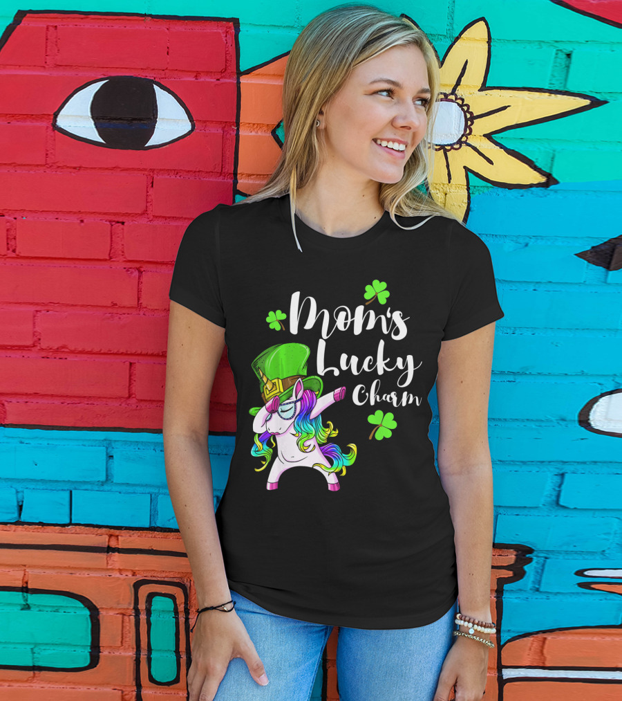 Mom's Lucky Charm St. Patricks Day Unicorn Irish Dance T-Shirt