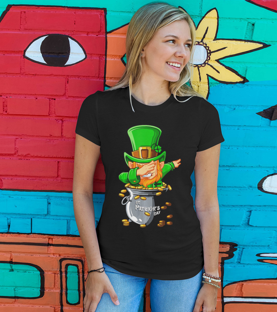 St Patrick's Day Dabbing Leprechaun With Pot Of Gold T-Shirt