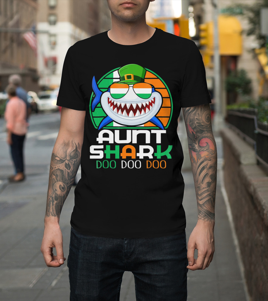 Aunt Shark Doo Doo Doo Funny St. Patrick's Day Irish Flag And Hat T-Shirt