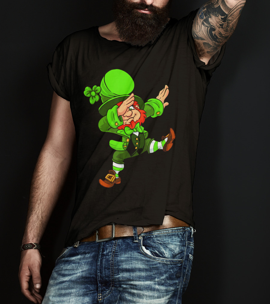 Funny Irish Dabbing Leprechaun With Green Hat And Shamrock T-Shirt