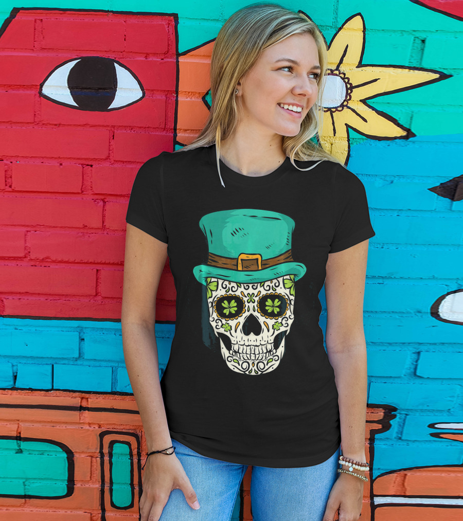 Lucky St. Patrick's Day Green Irish Skull With Celtic Shamrocks And Top Hat T-Shirt