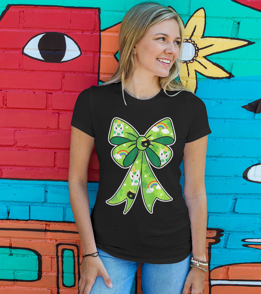 Girls St Patrick's Day Unicorn Bow With Rainbows And Shamrocks T-Shirt
