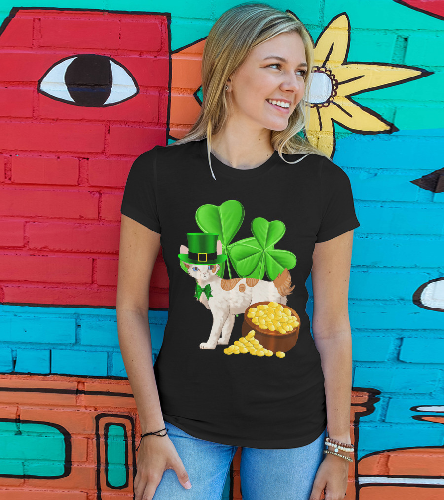 Japanese Bobtail Cat St Patricks Day Lucky Coins Shamrocks Leprechaun Hat T-Shirt