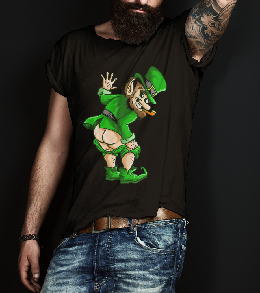 Mooning Leprechaun Mischievous Green Outfit Smoking Pipe T-Shirt