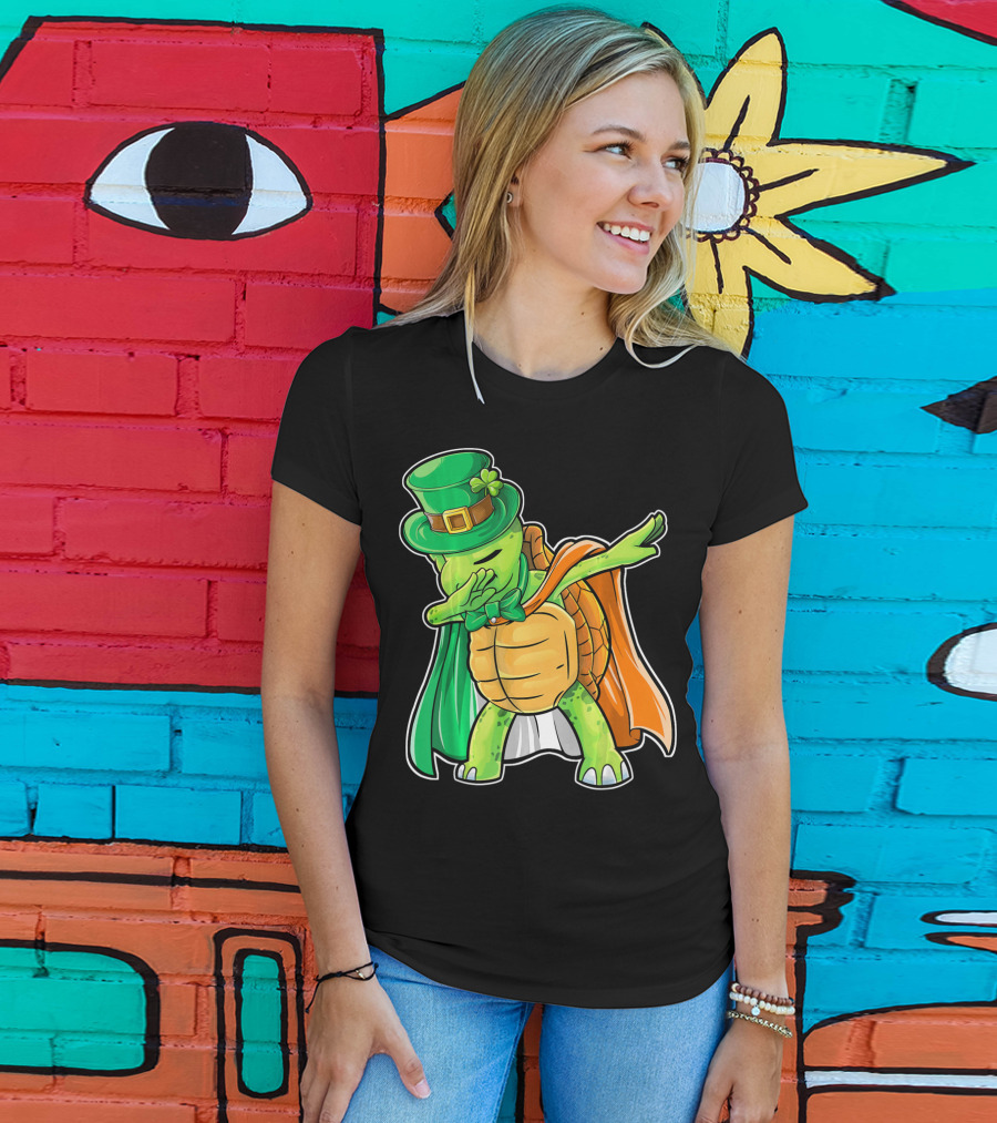 St. Patrick's Day Dabbing Turtle In Leprechaun Hat And Cape T-Shirt