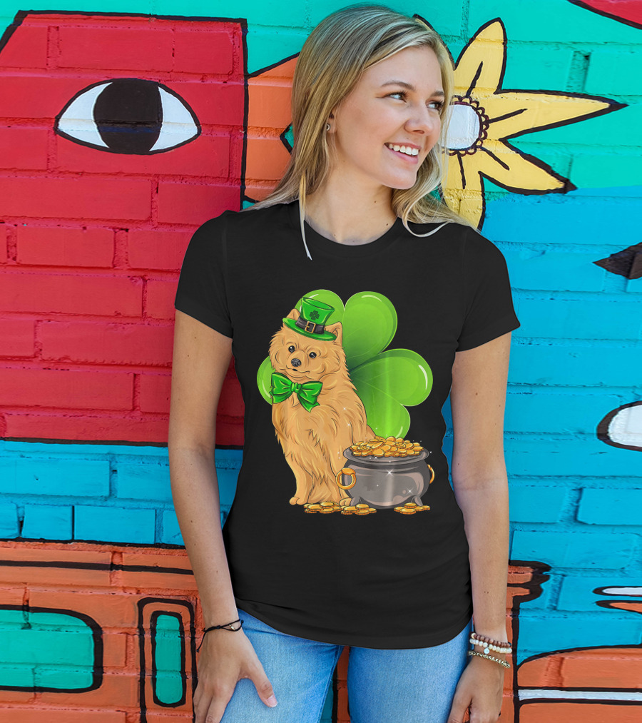 Pomeranian St Patricks Day Leprechaun Dog With Pot Of Gold And Clover T-Shirt