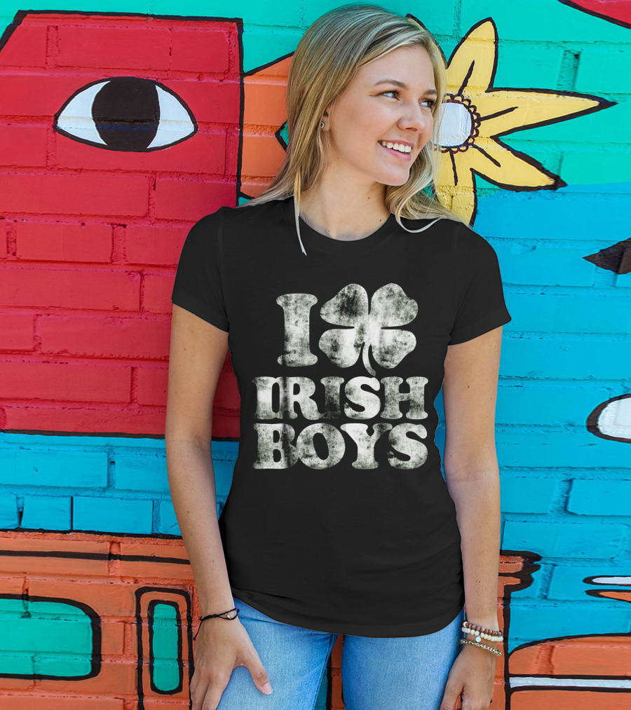 I Love Irish Boys Vintage Shamrock Irish Boys Shamrock T-Shirt