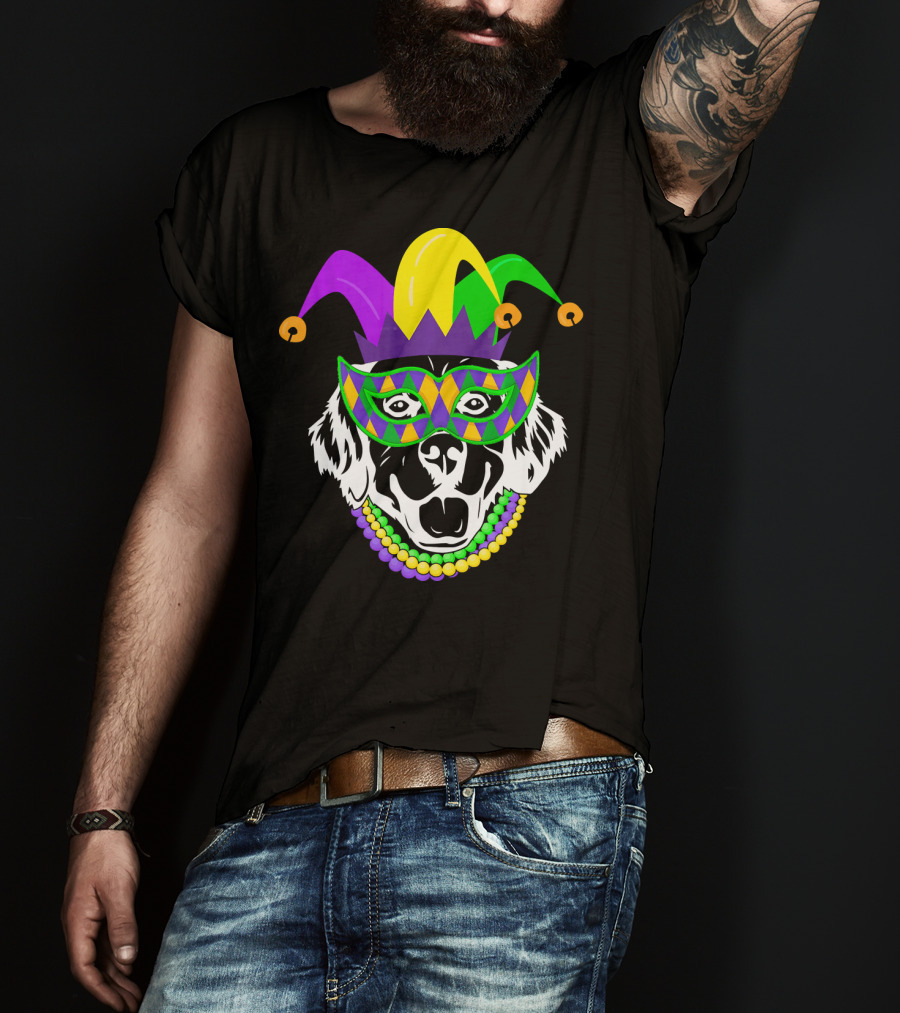 Mardi Gras Jester Hat Golden Retriever Beads Mask T-Shirt