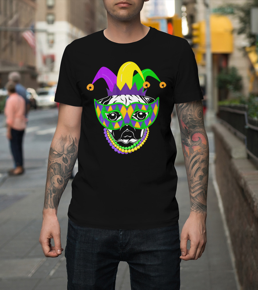 Mardi Gras Jester Pug Mask Beads Dogs Lovers T-Shirt