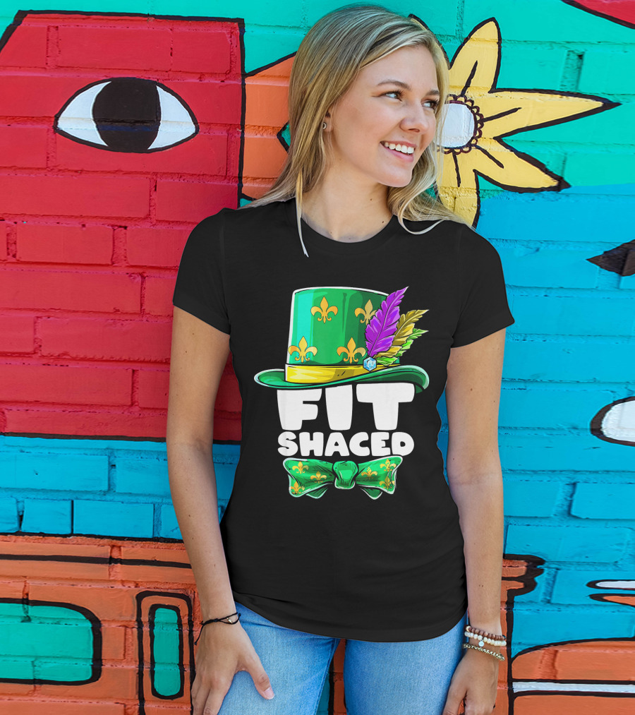 Mardi Gras Fit Shaced Green Hat Fleur-de-Lis Bow Tie Feathers T-Shirt