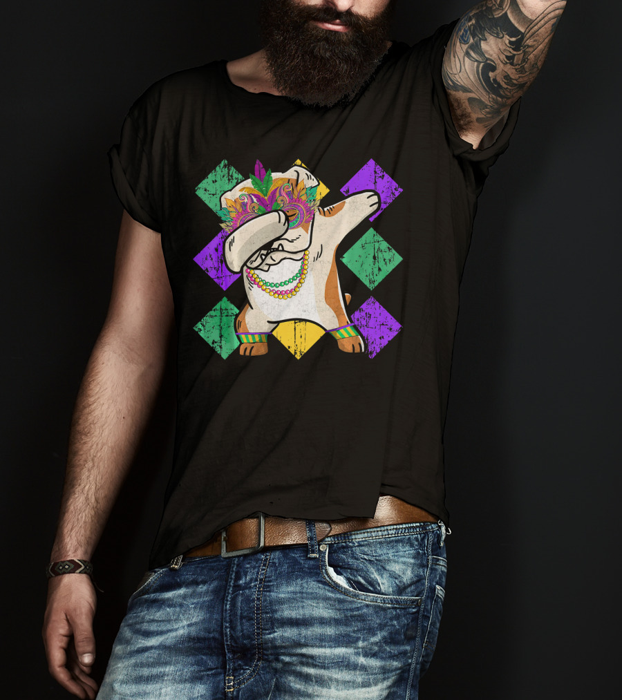 Funny BullDog Dabbing With Mardi Gras Mask And Beads On Colorful Diamond Background T-Shirt