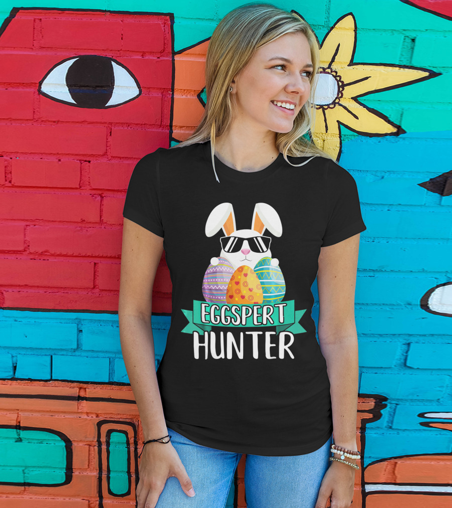 Eggspert Hunter Cool Bunny Easter Day T-Shirt