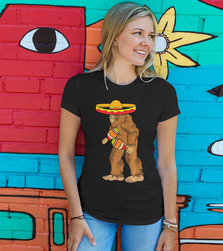 Bigfoot Sombrero Maracas Cinco De Mayo T-Shirt