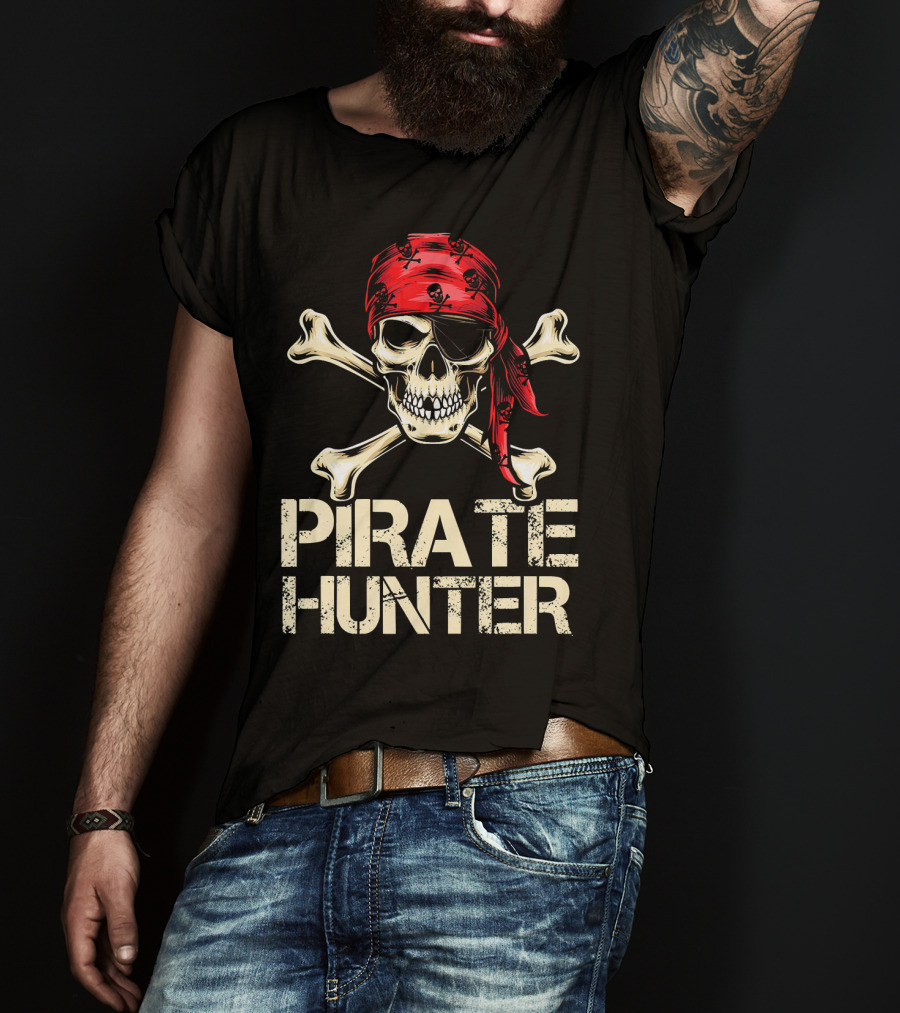 PIRATE HUNTER Funny Birthday Skull Crossbones Red Bandana T-Shirt
