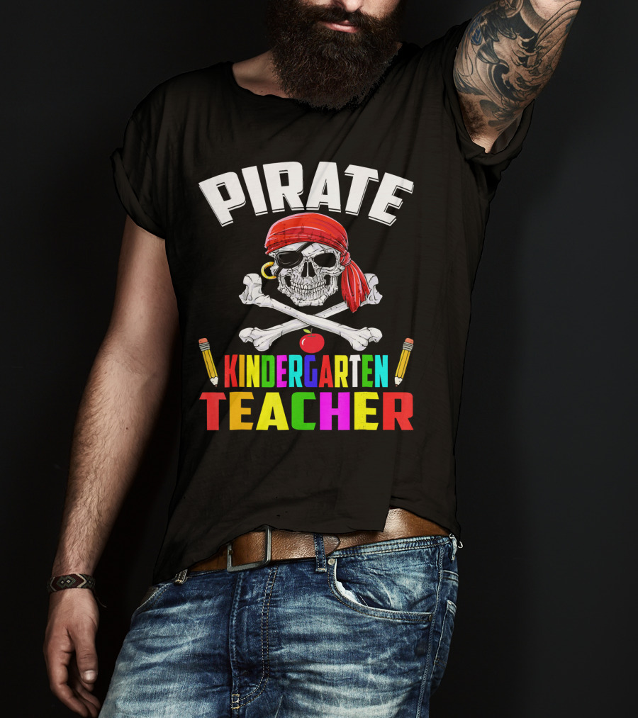 PIRATE KINDERGARTEN TEACHER Skull Crossbones Pencils Apple T-Shirt