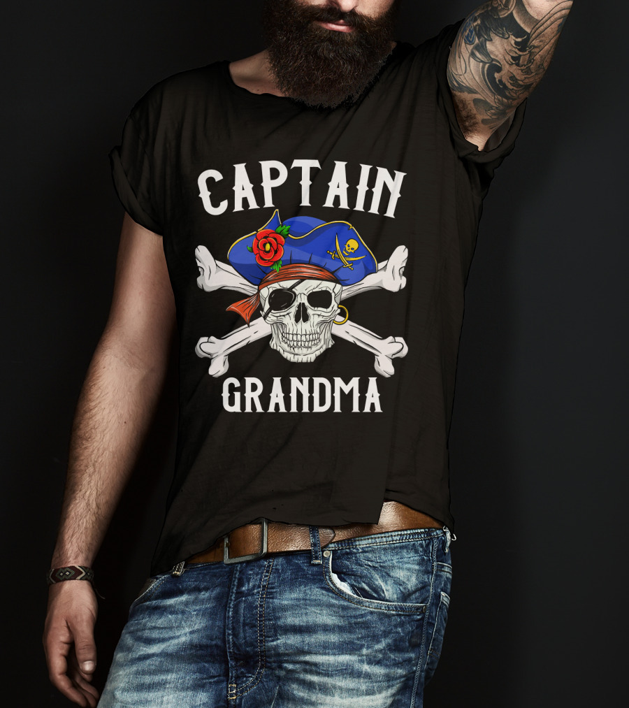 Captain Grandma Funny Pirate Skull Crossbones T-Shirt