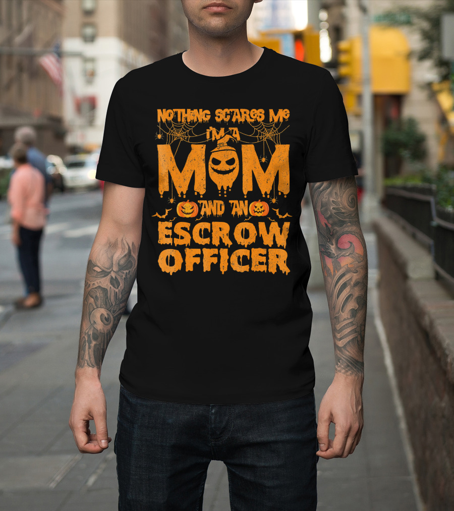 Nothing Scares Me I'm A Mom And An Escrow Officer Pumpkin T-Shirt