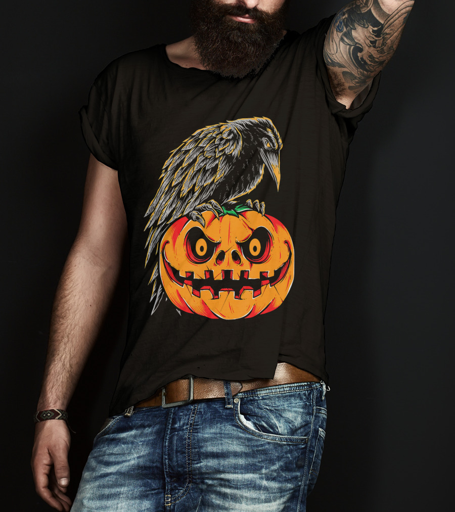 Creepy Black Raven Perched On Retro Vintage Pumpkin Halloween T-Shirt