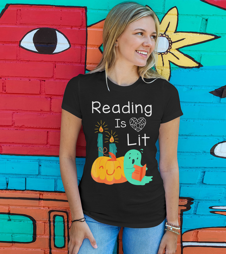 Reading Is Lit Teacher Librarian Halloween Costume Pumpkin Ghost Candles T-Shirt