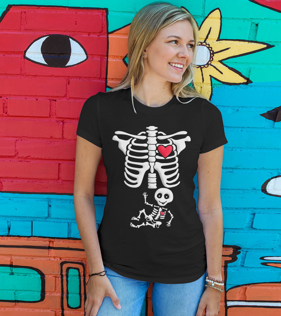 Pregnant Skeleton With Heart Ribcage And Smiling Baby Skeleton T-Shirt
