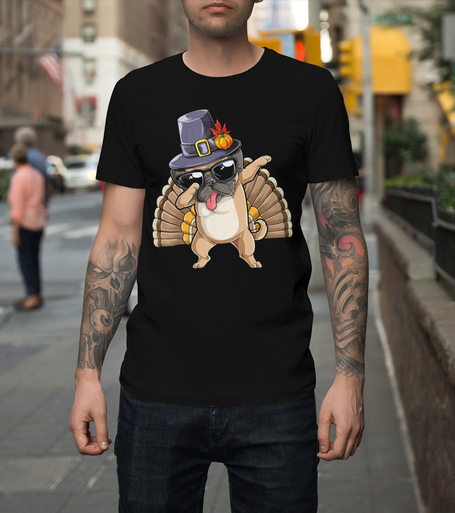 Thanksgiving Pug Dabbing With Pilgrim Hat And Turkey Feathers T-Shirt