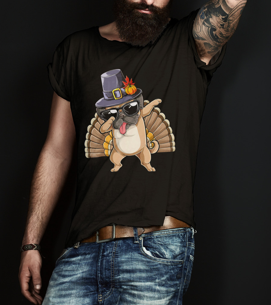 Thanksgiving Pug Dabbing With Pilgrim Hat And Turkey Feathers T-Shirt