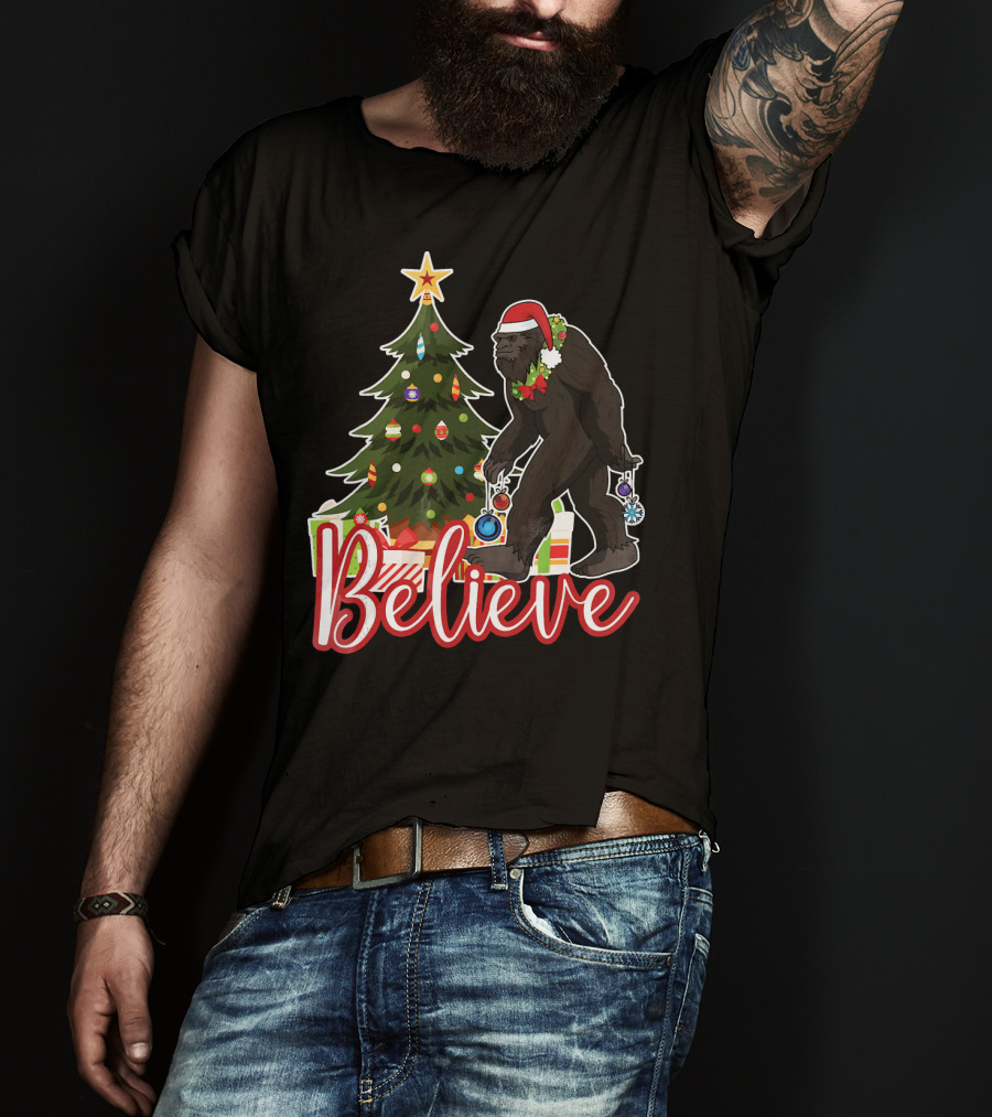 Believe Bigfoot Christmas Funny Holiday Scene T-Shirt
