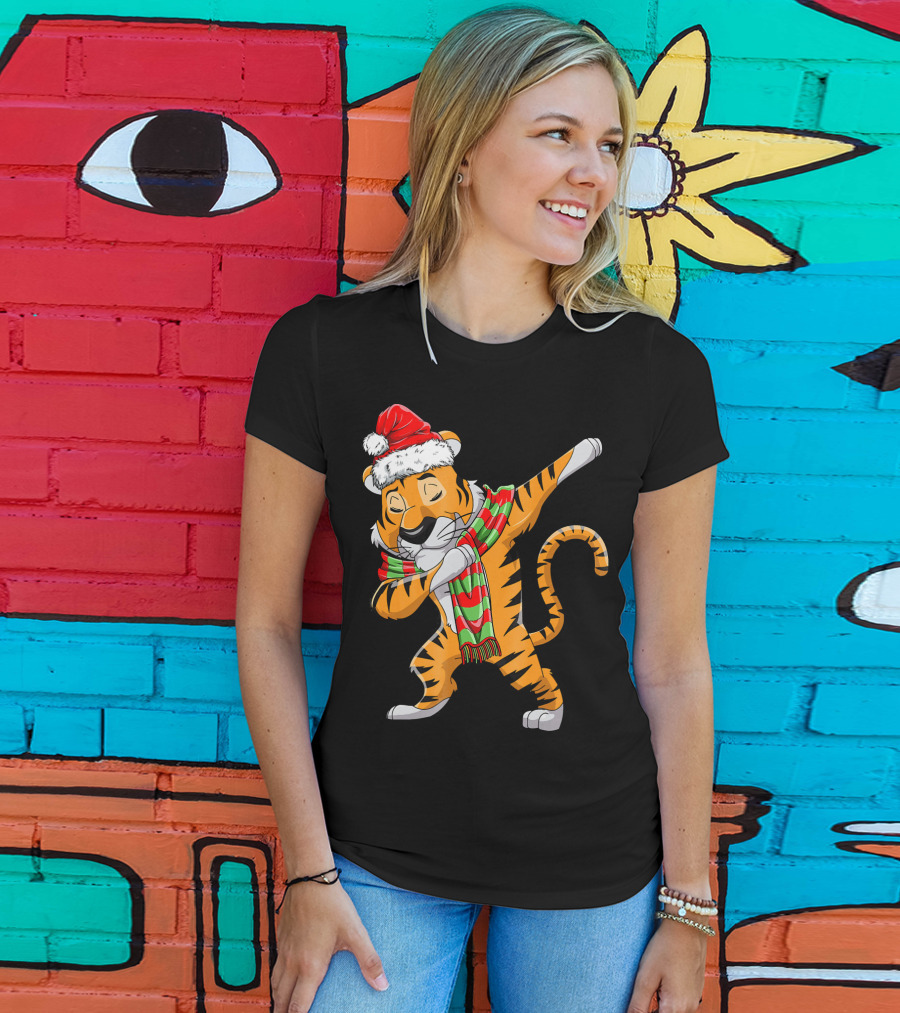 Dabbing Santa Tiger With Christmas Scarf T-Shirt