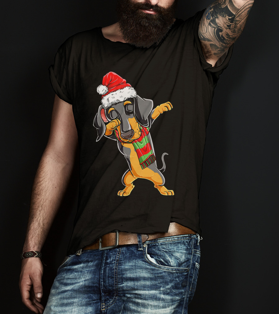 Dabbing Dachshund Santa With Christmas Hat And Scarf T-Shirt