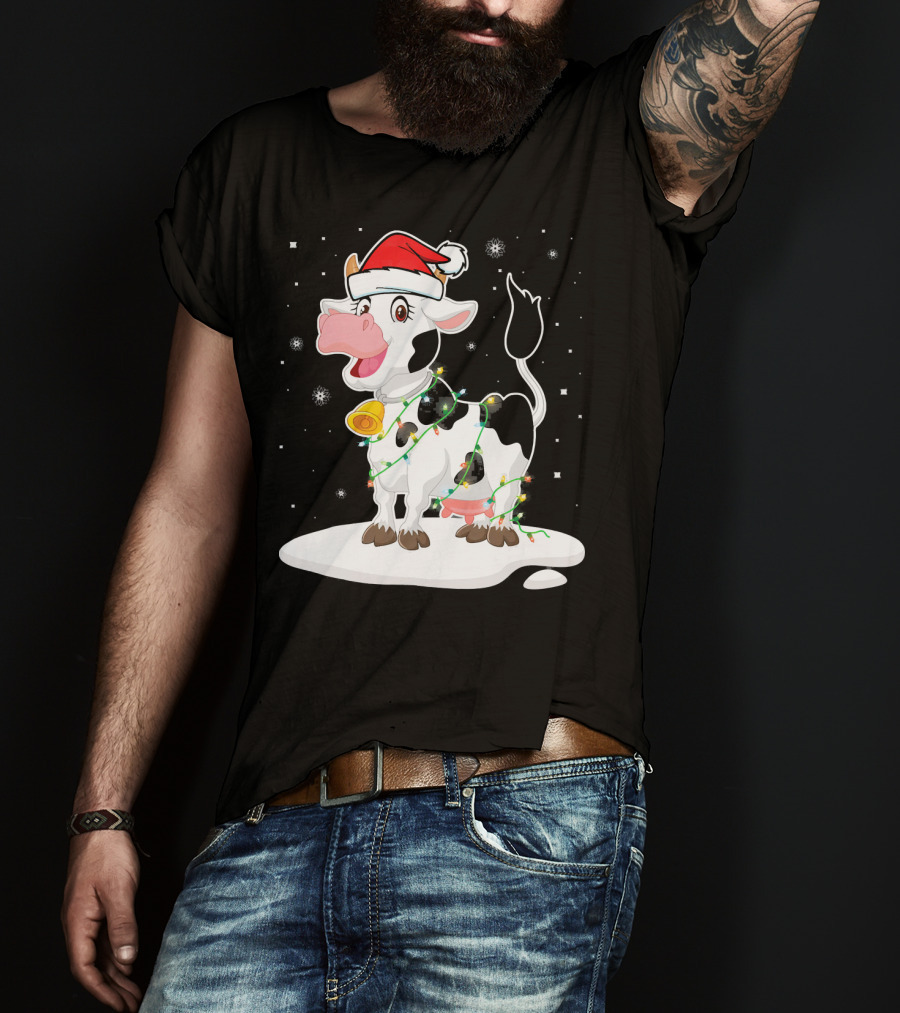 Lovely Cow Santa Xmas Lights On Snowy Tree Scene T-Shirt