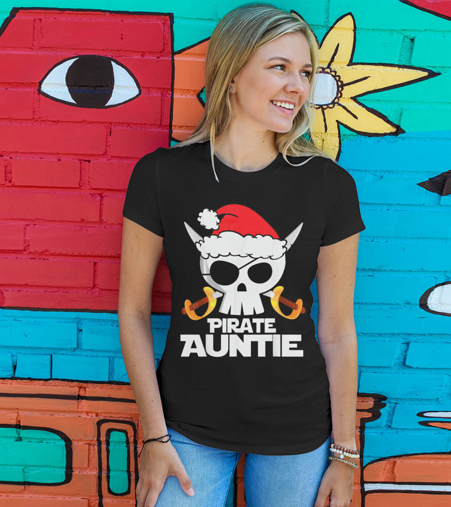 Pirate Auntie Christmas Skull Santa Hat Funny T-Shirt