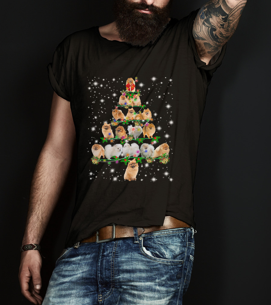 Cute Pomeranian Christmas Tree With Fairy Lights And Starry Background T-Shirt
