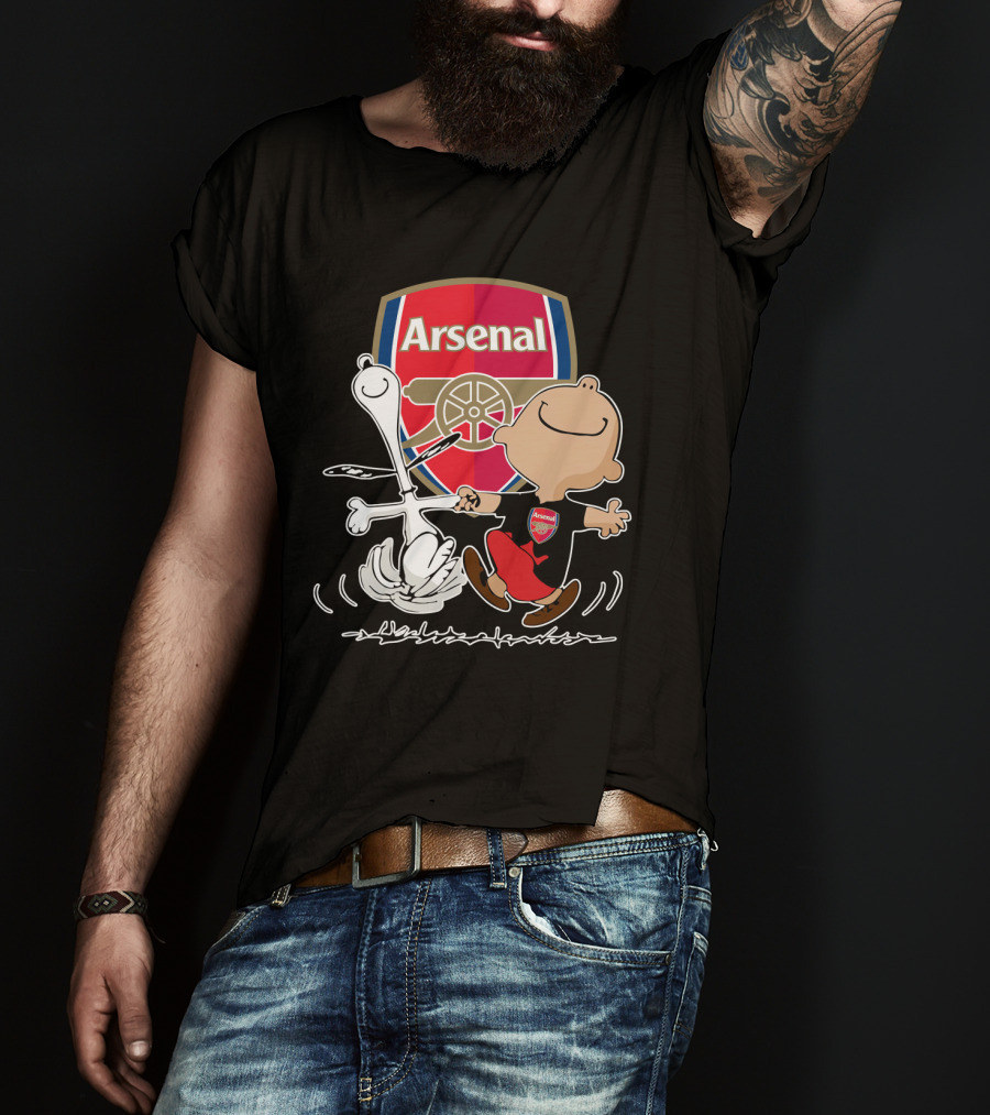 Arsenal Football Club Snoopy Charlie Brown Dancing Badge T-Shirt